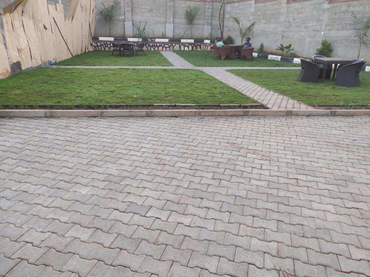 Kampala Suburbs Apartment Exterior photo